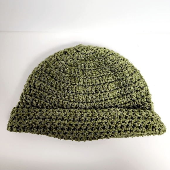 HAND KNITTED BEANIE HAT - Picture 1 of 3